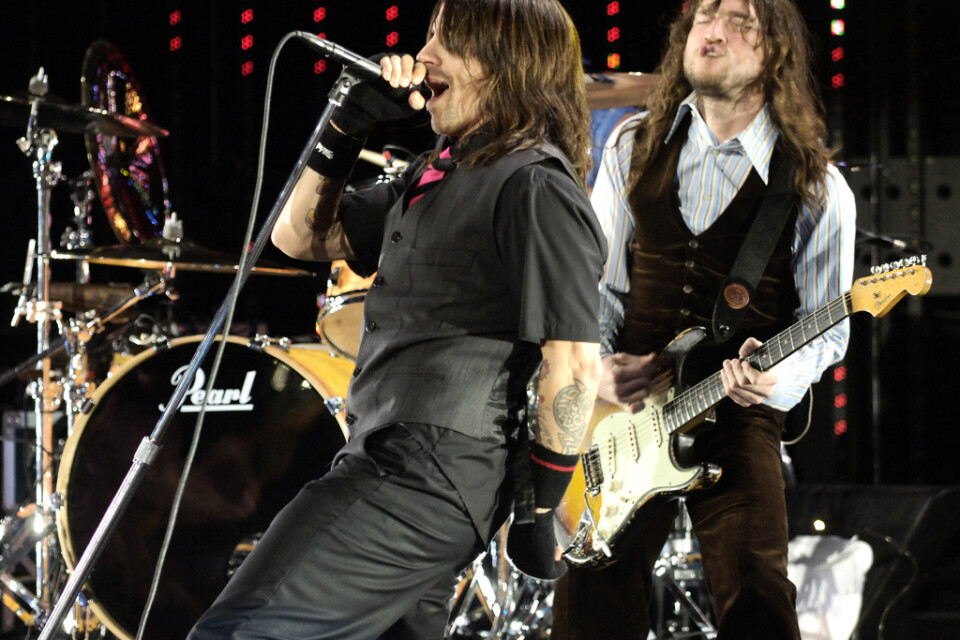 Gitarristen John Frusciante (till höger) återvänder till Red Hot Chili Peppers efter tio år. Arkivbild.