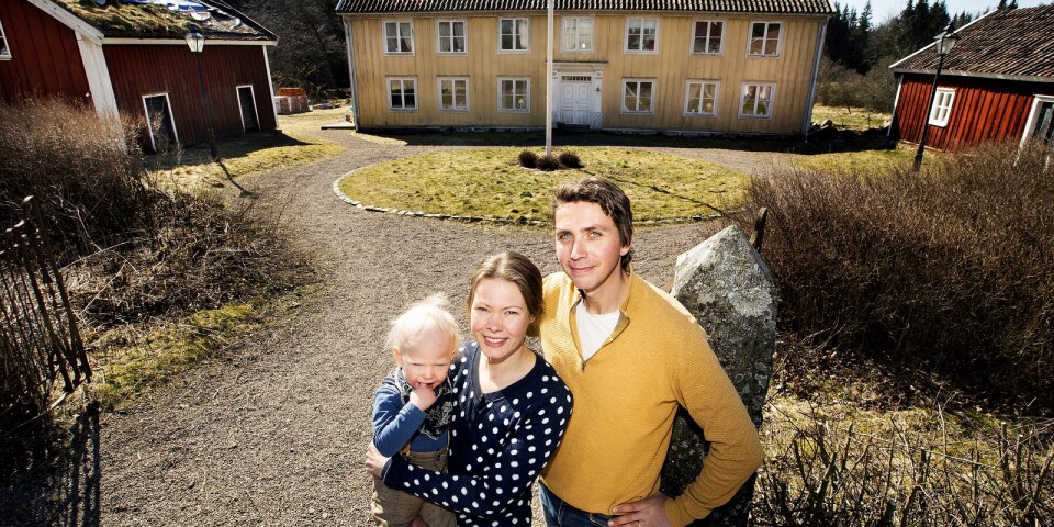Christine och Anders Segerpalm brinner för återbruk och äldre byggnader. I september i fjol flyttade de in i sin husdröm från 1840, Hallen 101 i Kölingared.