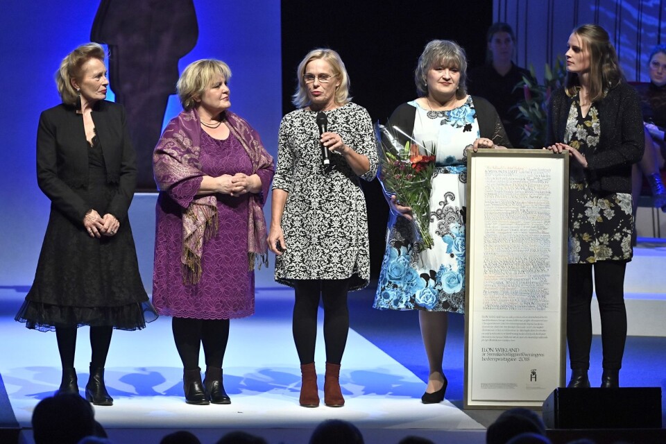 Hederspriset gick till Ilon Wikland priset dogs emot av fyra döttrar och en dotterdotter på Augustpriset 2018 i Konserthuset.