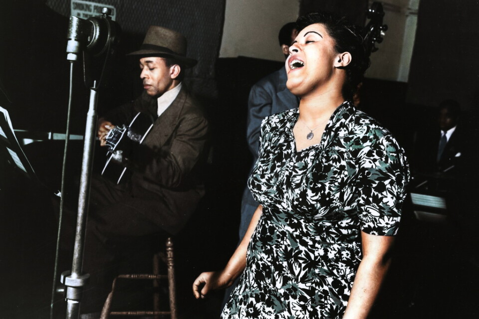 Billie Holiday var en superstjärna på sin tid men hon levde på ett självförbrännande sätt, vilket skildras i den nya dokumentären "Billie". Pressbild.