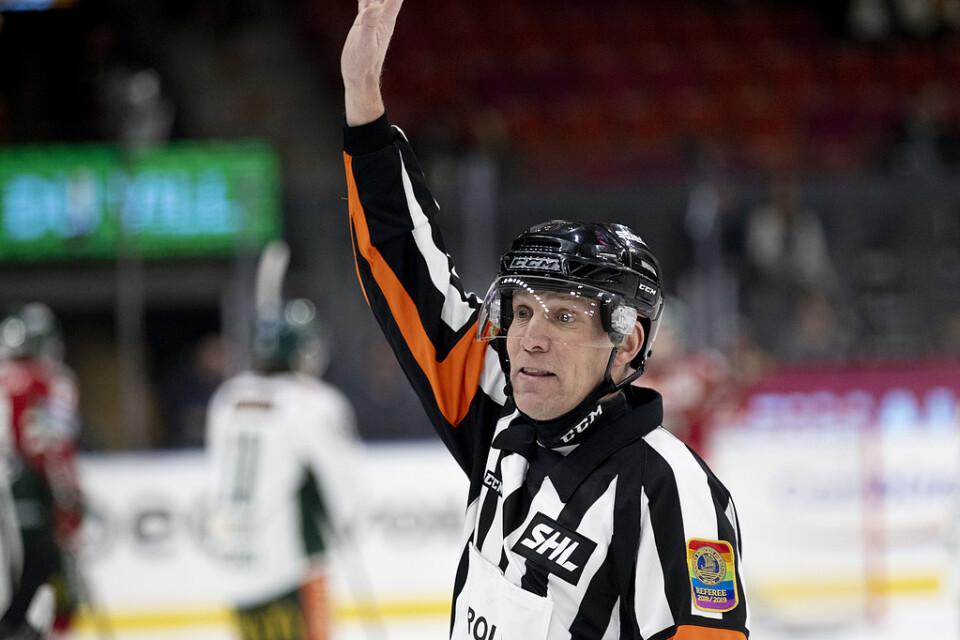 Domaren Morgan Johansson leder svensk ishockeys nollvision mot hjärnskakningar. Arkivbild.