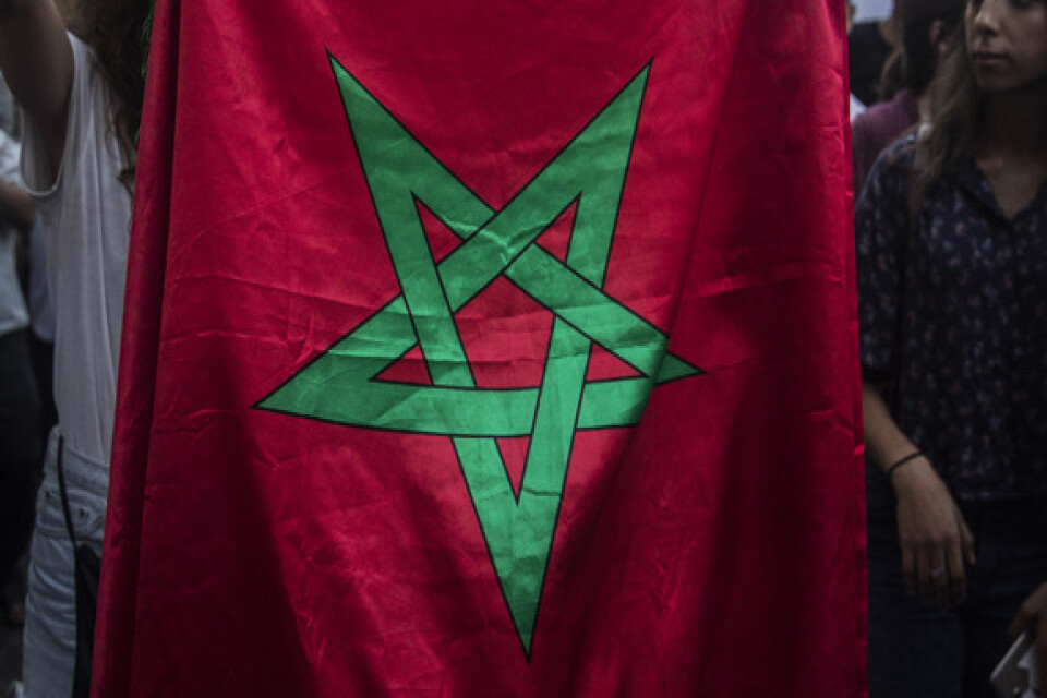 En marockansk flagga. En person dog och flera skadades efter tisdagens våldsamheter mellan rivaliserande fotbollsfans i Casablanca, Marocko. Arkivbild.