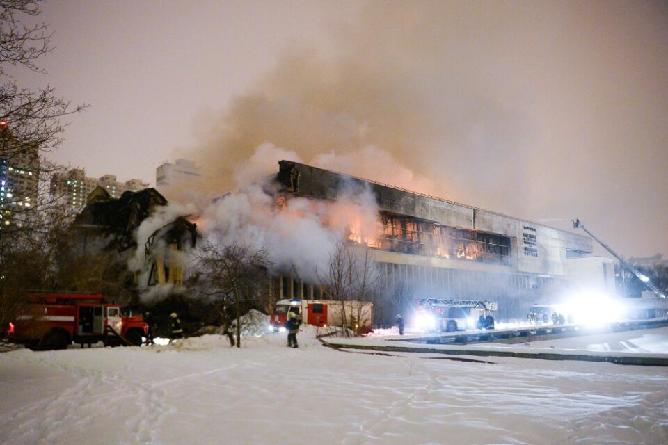 Över en miljon historiska skrifter har gått upp i rök vid en brand i ett av Rysslands största universitetsbibliotek. Branden som bekämpas av 200 brandmän beskrivs som ett kulturellt Tjernobyl. Branden på det vetenskapliga biblioteket INION i centrala M