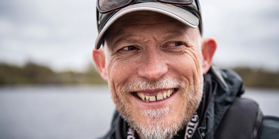 Christian tog efter kompisen och startade fiskeföretag – guidar turister på småländska sjöar