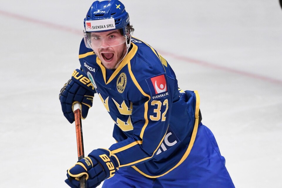 Oscar Engsund gjorde debut i Tre Kronor i torsdagens 5-2-förlust mot Tjeckien i Beijer Hockey Games.