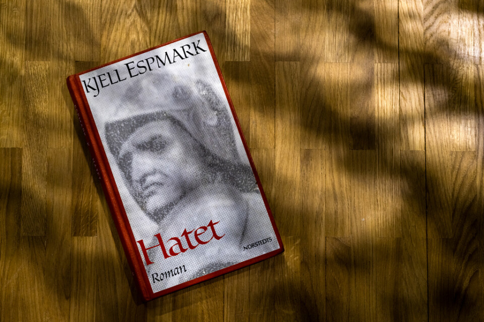 Kjell Espmarks "Hatet" utkom 1995 och fick stor uppmärksamhet. Romanen ingår i sviten "Glömskans tid"