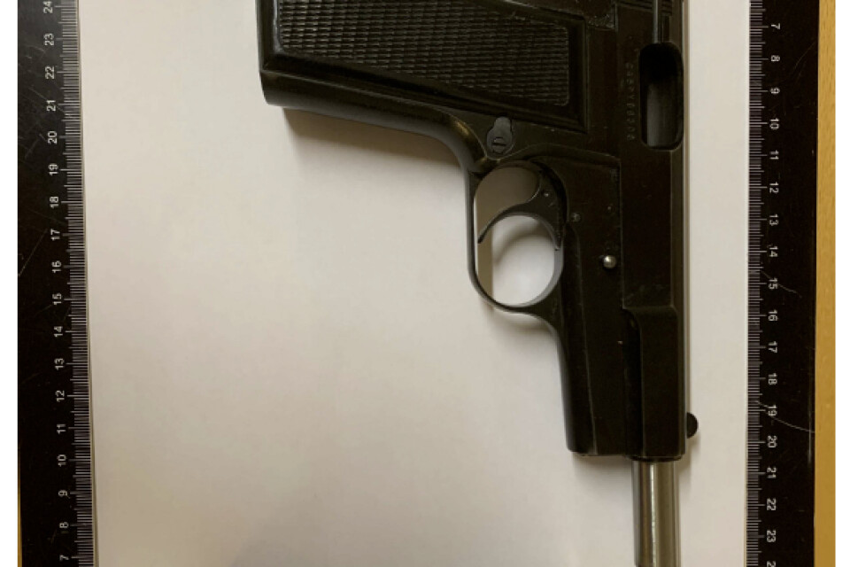 Polisen fann ett vapen på adressen i Mönsterås kommun.