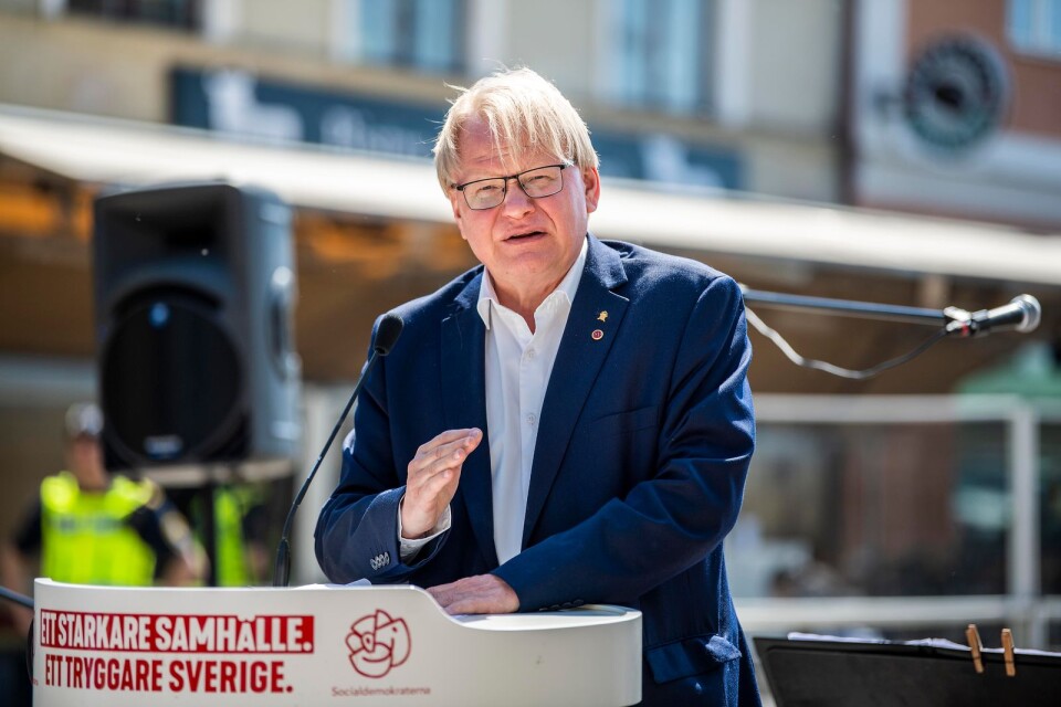 Försvarsminister Peter Hultqvist (S) på besök i Karlskrona inför söndagens EU-val.