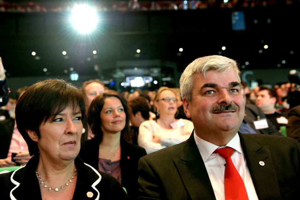 Håkan Juholt efterträdde Mona Sahlin som partiledare för Socialdemokraterna. Ett val som Sahlin öppet har ifrågasatt.
