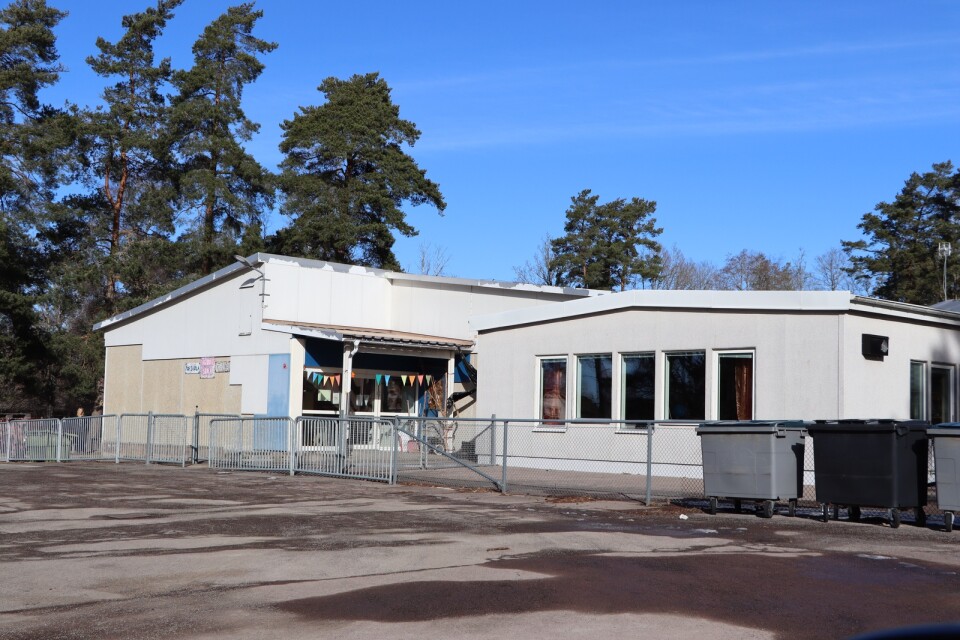 ”Man ska avveckla flera ytterskolor och bussa elever till Fröviskolan i Högsby. Berga, Fagerhult och Fågelfors skolor ska läggas ner.”