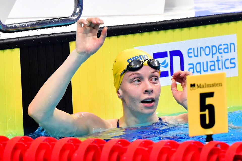 Louise Hansson tangerade sitt personliga rekord i semifinalen på 100 meter fjäril och har guldläge inför finalen.