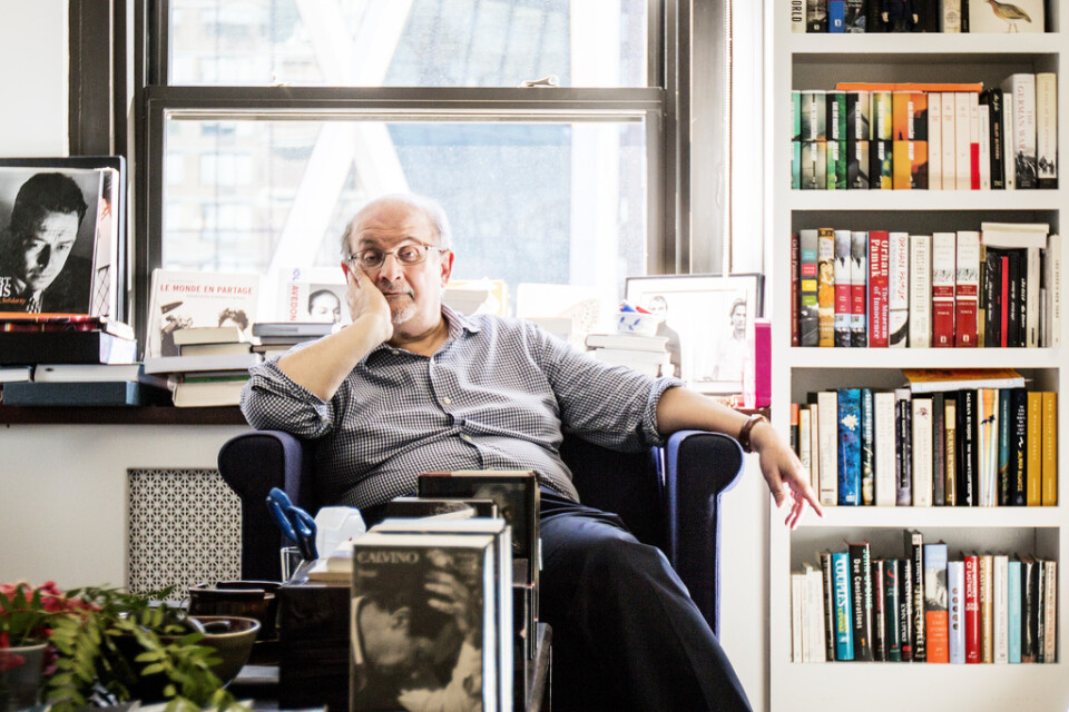 Är Svenska Akademien skyldiga Salman Rushdie och yttrandefriheten ett Nobelpris?Fördömandet av fatwan kom 30 år för sent och i somras skedde ett mordförsök på författaren. Kraven är i år extra höga på Akademien att ta politisk ställning. Arkivbild.