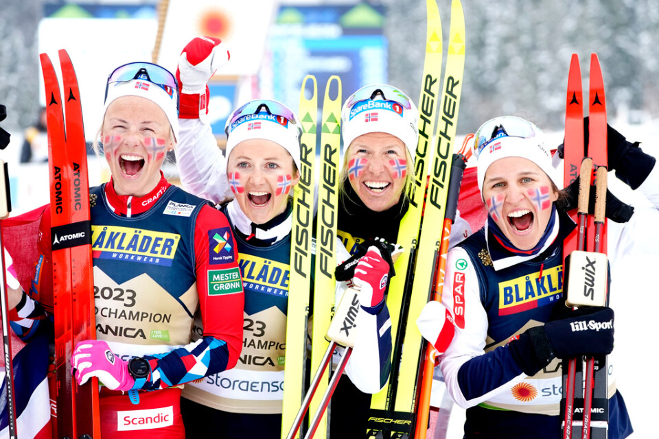 Anne Kjersti Kalvå, Ingvild Flugstad Østberg, Astrid Øyre Slind och Tiril Udnes Weng tog guld i stafetten.
