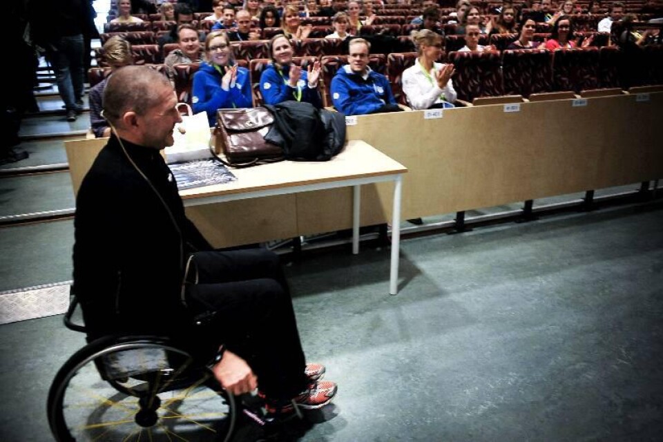 Inspirerade. Anders Olsson på väg in i högskolans aula och sin föreläsning.Foto: Peter Åklundh