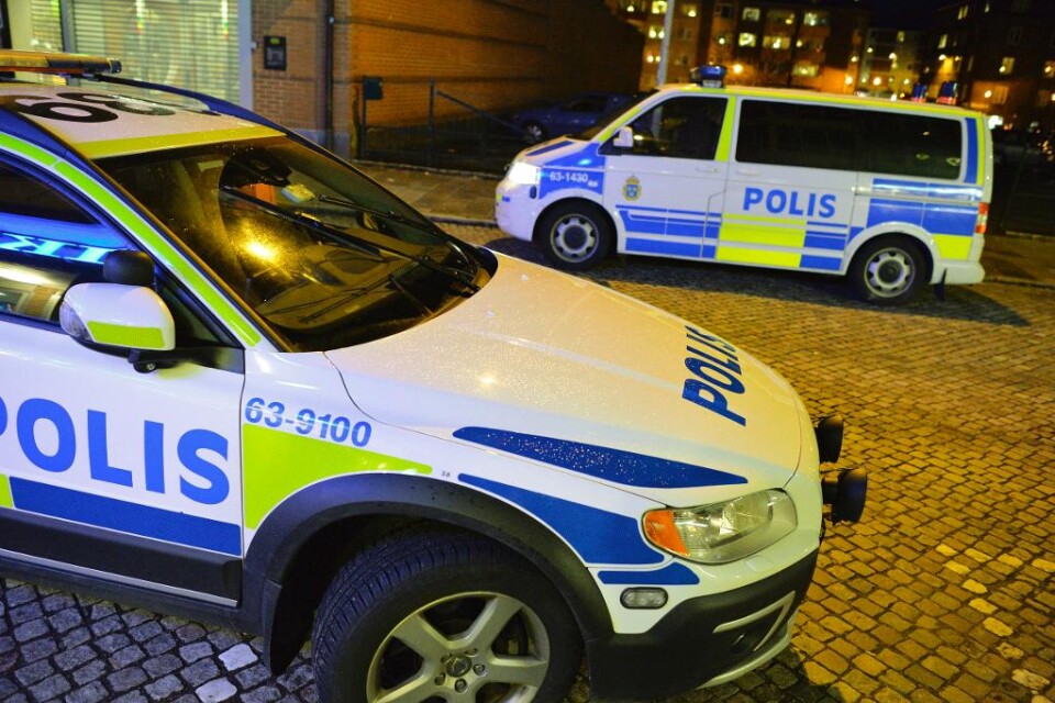 Två män i 50- respektive 60-årsåldern hittades misshandlade i en lägenhet i Malmö vid 22-tiden på måndagskvällen. De ska ha blivit slagna av ett antal personer som hann lämna platsen innan polisen kom dit, rapporterar P4 Malmöhus. Båda var vid medvetand