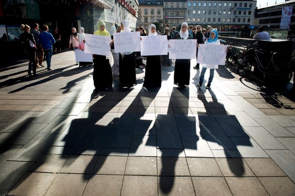 En bild från Sergels torg i Stockholm under det så kallade hijabuppropet 2013 för rätten att bära slöja.