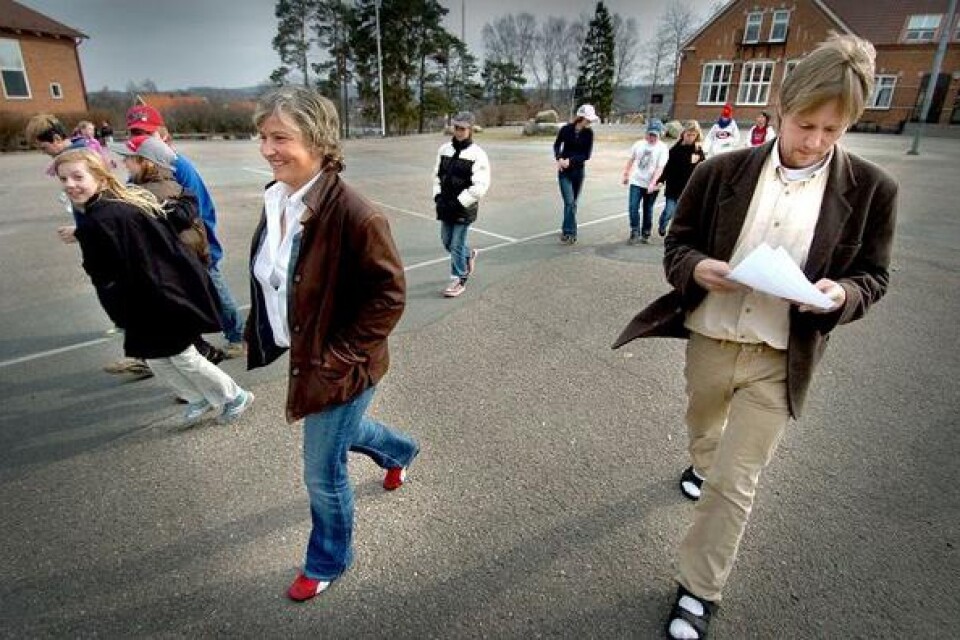 Lärarna Lena Jönsson och Henrik Alpadie jobbar på skolan i Näsum. De anser att bra arbetslag är viktigt för att kunna göra ett bra jobb. bilder: LASSE OTTOSSON
