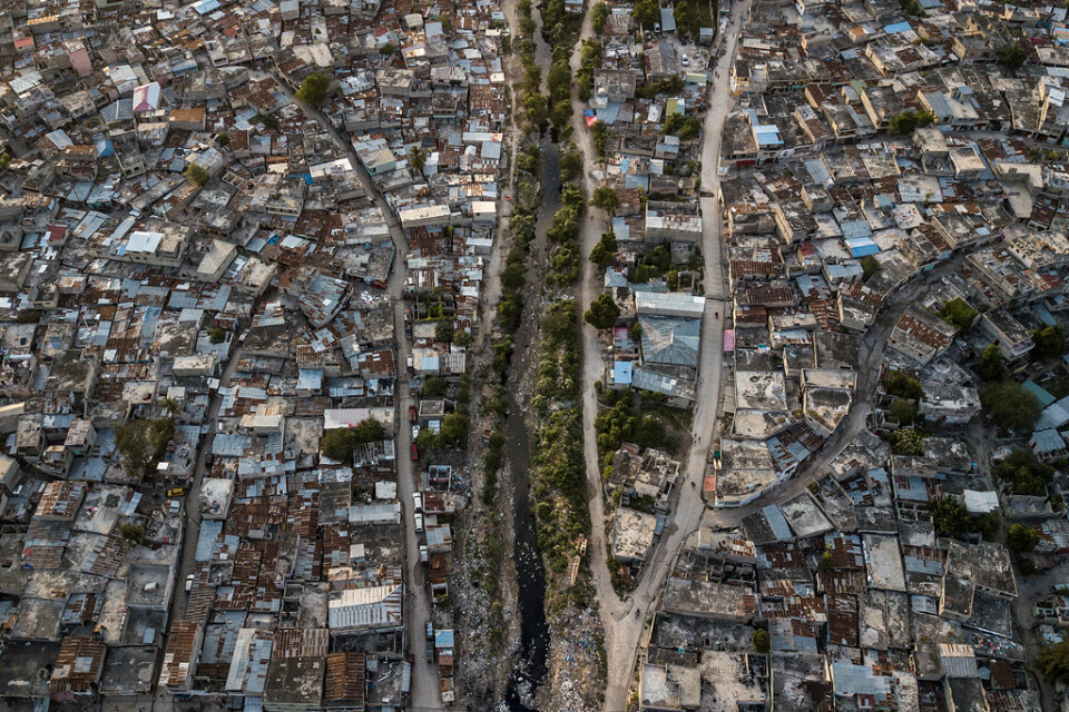 Gängen styr i de fattiga stadsdelarna Martissant och Village-de-Dieu i Haitis huvudstad Port-au-Prince. Arkivbild.