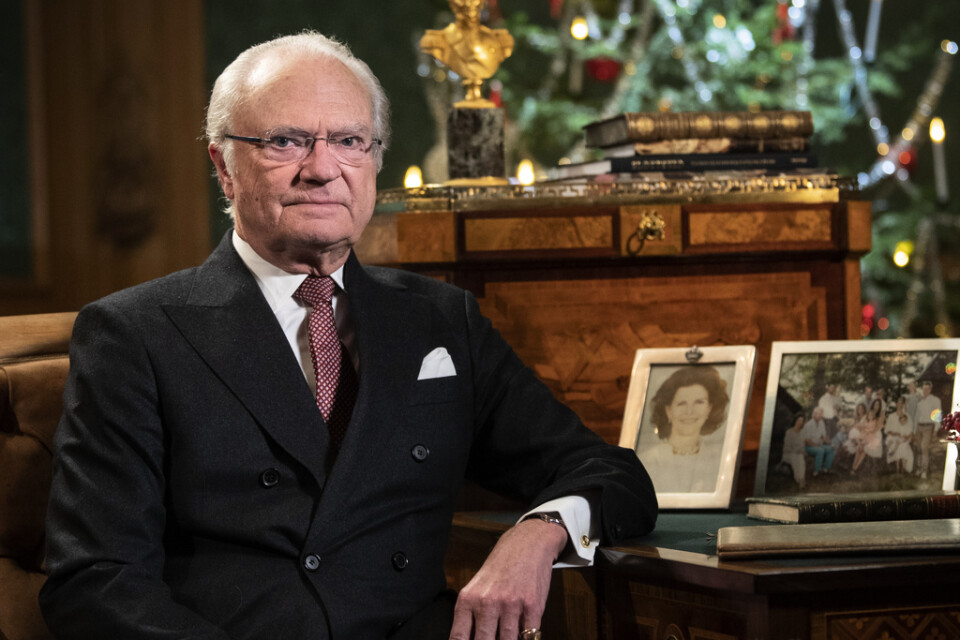 Kung Carl Gustaf fotograferad på Stockholms slott inför sitt jultal.