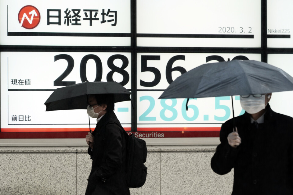 Tokyobörsen lyfte i måndagens handel.