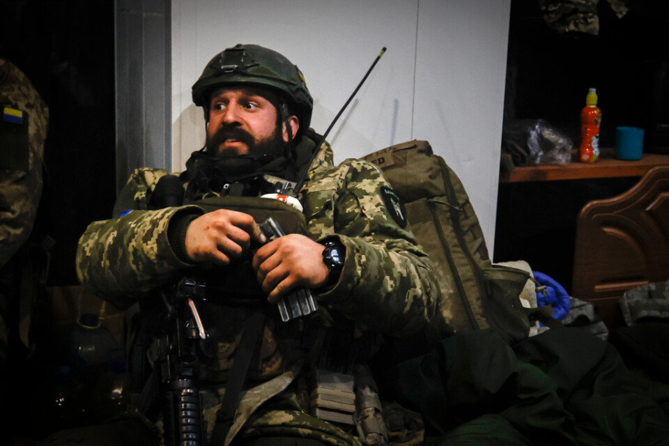 Ukrainsk officer i ett skyddsrum i Soledar. Bilden är tagen i söndags.