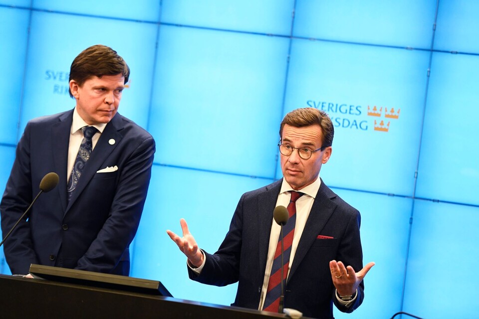 Riksdagens talman Andreas Norlén tillsammans med Moderatledaren Ulf Kristersson under en presskonferens på måndagsförmiddagen. Kristersson gör ett försök att bilda regering trots att han inte har tillräckligt stöd i riksdagen.