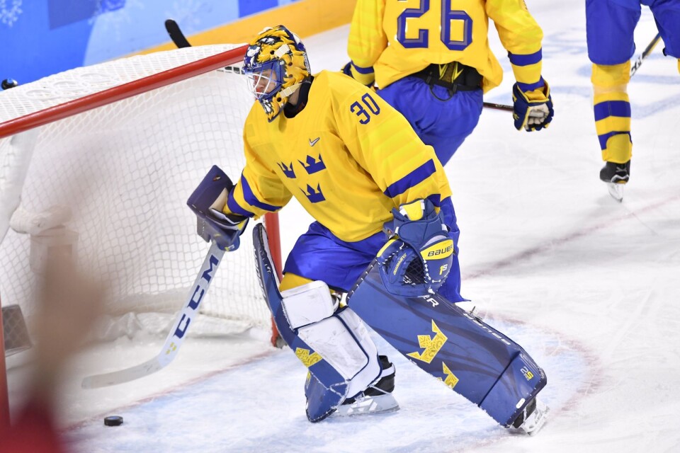 Sveriges målvakt Viktor Fasth släpper in Tysklands 1-3 under herrarnas kvartsfinal i ishockeymatchen mellan Sverige och Tyskland i Kwandong Hockey Centre under vinter-OS i Pyeongchang, Sydkorea.