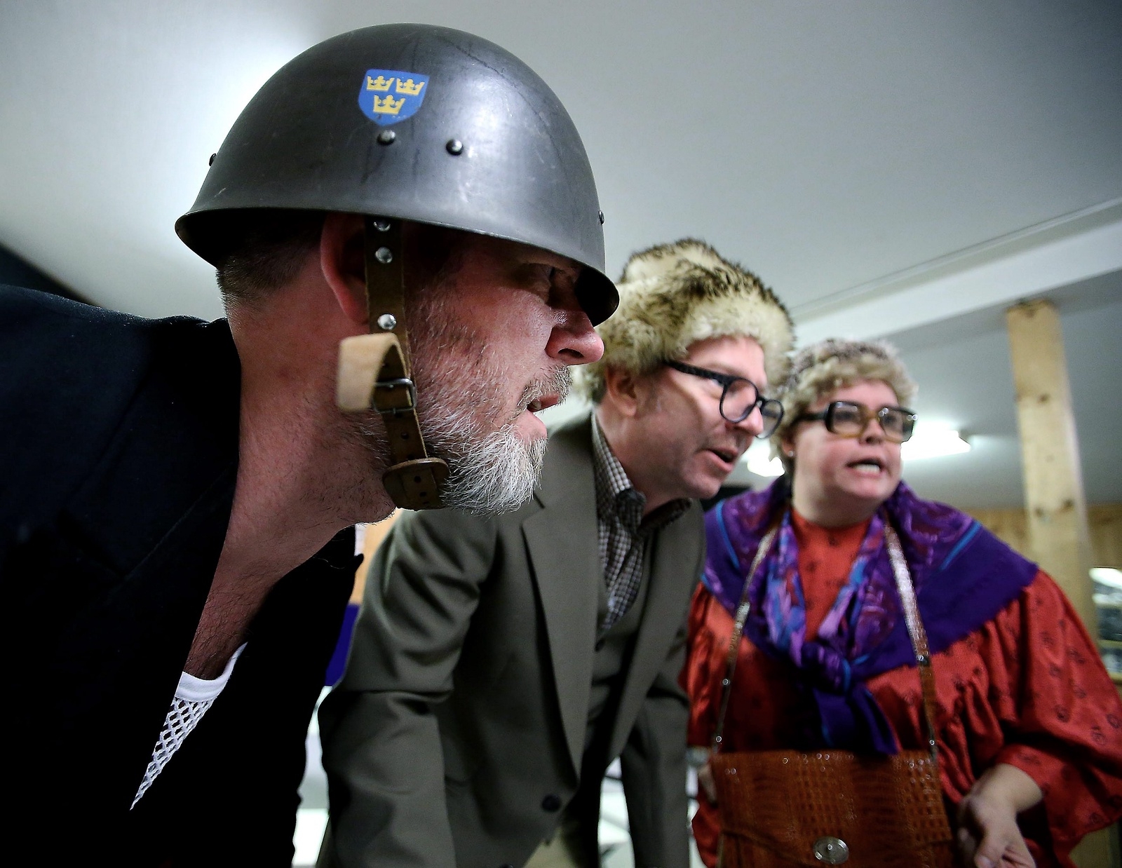 Andreas Wahlgren, Pelle Alm och Jenny Jönsson i en sketch om ålderdomshemmet.                          
                                                                                                                                            Foto: Stefan Sandström
