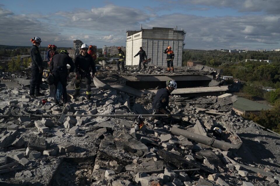 En av flera förstörda byggnader i Charkiv, Ukraina.