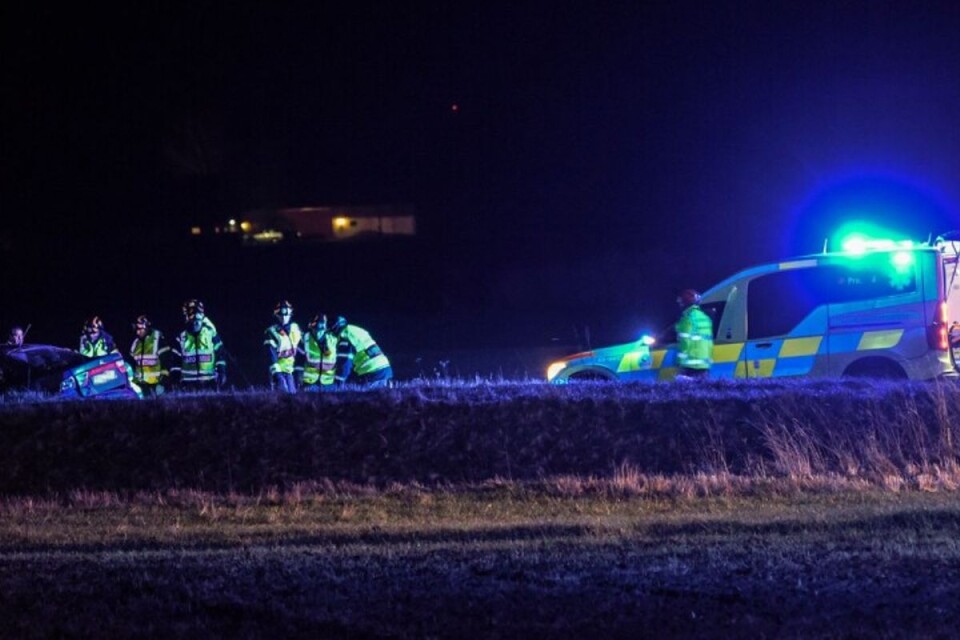 Flera ambulanser kom till olyckan, strax söder om Knislinge.