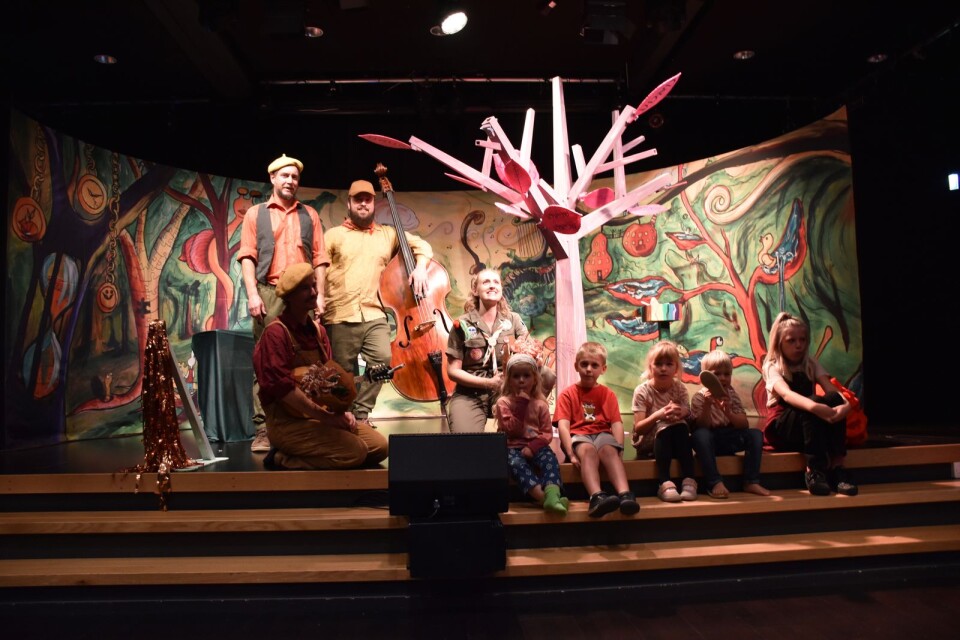 En del av familjelördagen på Kulturkvarteret var musikteaterföreställningen för barn, ”Dos Verterbuk”.