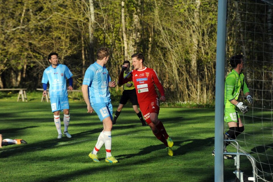 André Olsson visar fortsatt fin målform – tredje målet för säsongen innebar förlösande 1–0 för Glömminge. Foto: Mikael Almasi