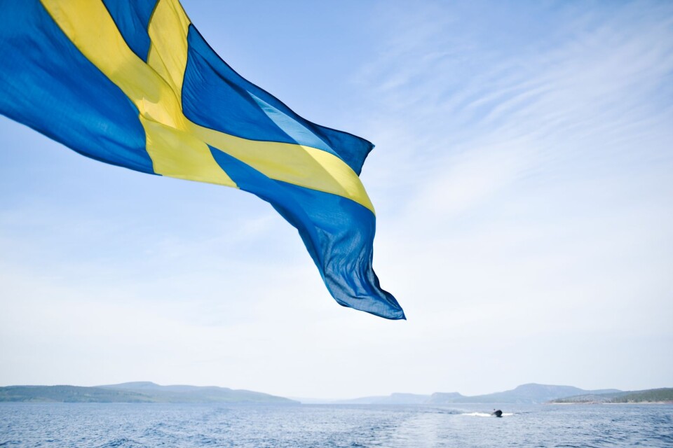 För vuxna, friska och arbetsföra människor som vill bli svenska medborgare borde det vara ett krav att man försörjer sig själv.