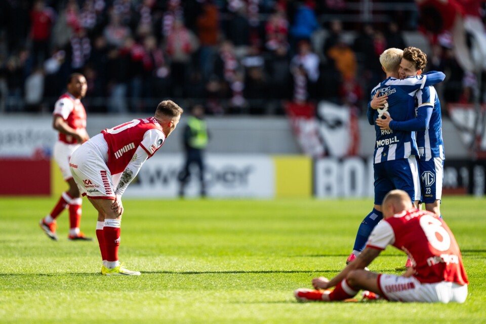 Simon Skrabb och Rasmus Sjöstedt deppar efter förlusten mot IFK Göteborg.