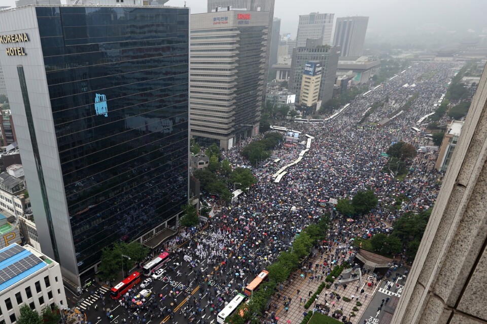 Trots ökad smittspridning tar demonstranter till Seouls gator för att protestera mot den sydkoreanska regeringen.