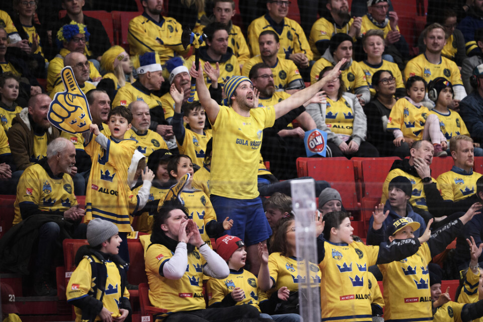 Svenska hockeysupportrar i Globen. Arkivbild.
