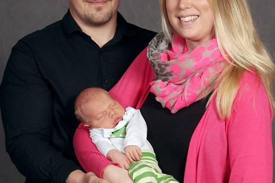 Helen Svensson och Ken Karlsson, Rödeby, fick den 9 maj en son Ivar som vägde 4 030 g och var 53 cm.