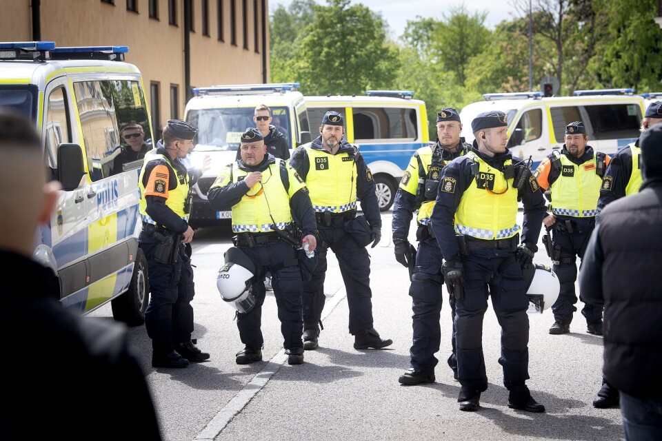 Ett stort antal poliser samlades i Kristianstad.