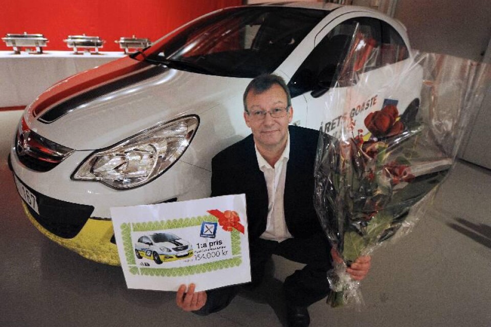 Ronny Persson med sin nya Opel Corsa.