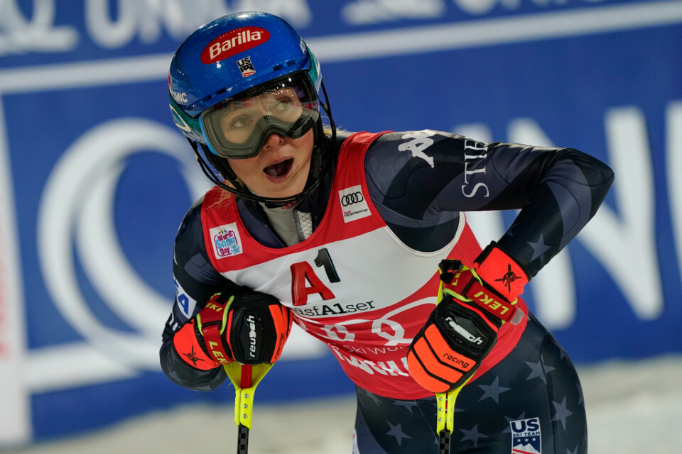 Mikaela Shiffrin mådde dåligt efter slalomtävlingen i Flachau i tisdags kväll.
