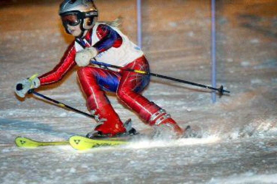 10 år &#x96; och klår redan de flesta vuxna. Hanna Westman är en stor alpin talang. I går vann hon enkelt sin klass i Vångabergets storslalomtävling. Bilder: LASSE OTTOSSON
