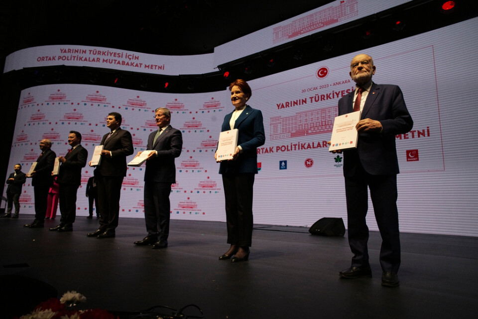 Ledarna för de sex oppositionspartier som gjort gemensam sak inför valet i Turkiet i maj. Den 30 januari presenterade de ett gemensamt 240 sidor långt program för ett Turkiet utan Erdogan.