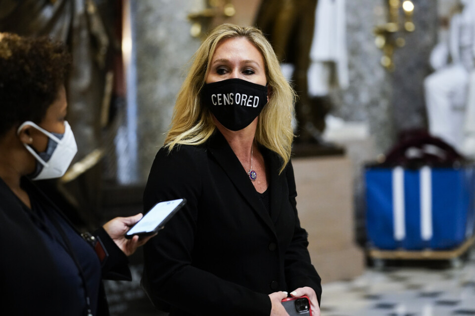 "Censurerad" står det på republikanen Marjorie Taylor Greenes munskydd. Arkivbild.