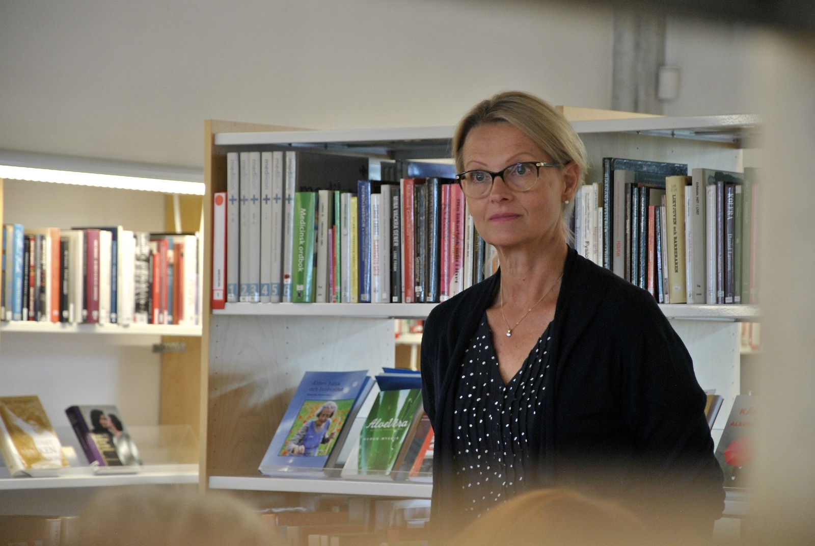 Migrationsministern Heléne Fritzon i Osby bibliotek