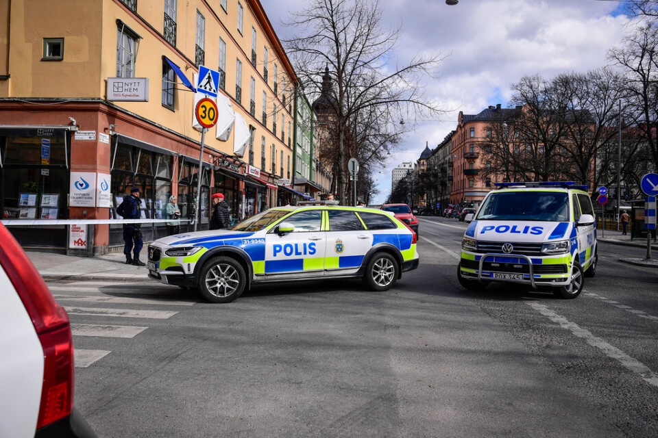 Avspärrningar i samband med mordet på ett gym i Vasastan i Stockholm den 28 mars 2022.