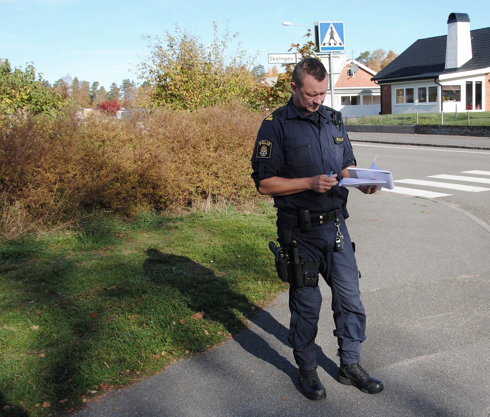 Dan Andersson var en av poliserna som var på plats i området på fredagen och knackade dörr efter nattens skottlossning i Osby.