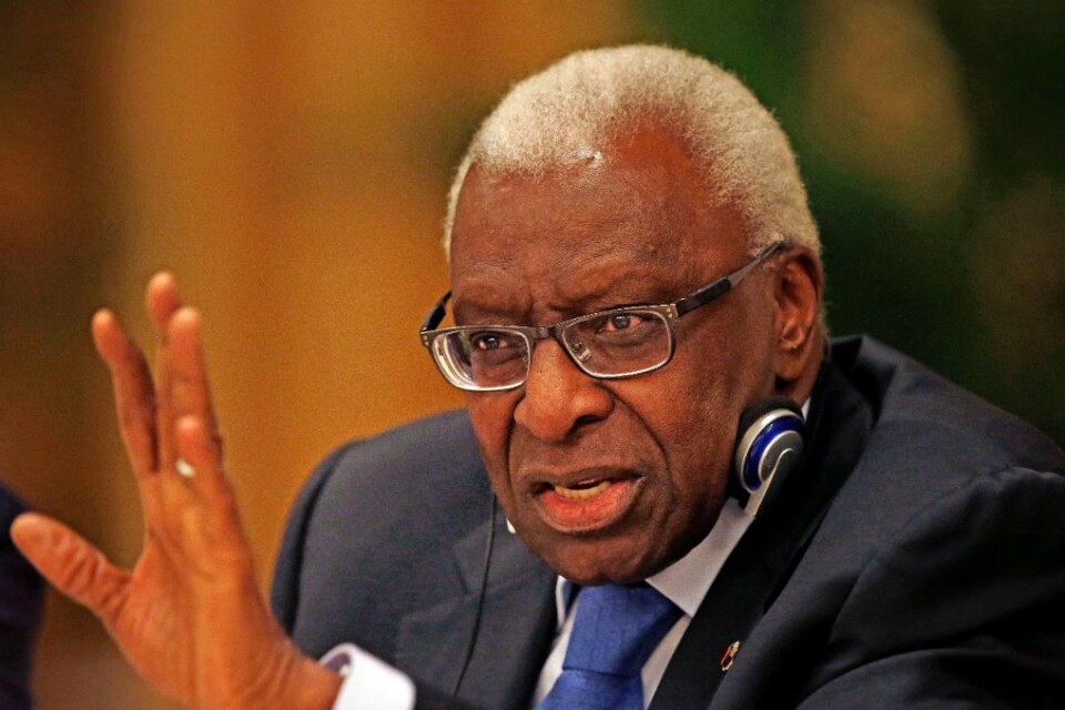 Internationella friidrottsförbundet IAAF:s förre ordförande Lamine Diack har gripits, misstänkt för korruption. Diack blev ordförande 1999 och avgick tidigare i år.