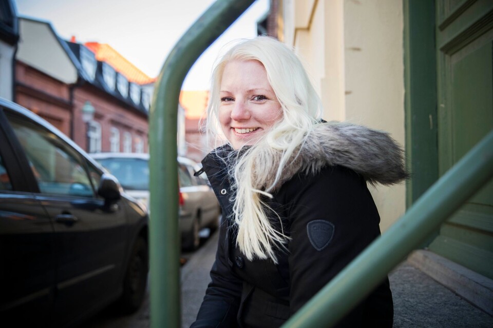 Malin Perlheden från Ystad har skrivit en handbok för mogna människor på nätet.