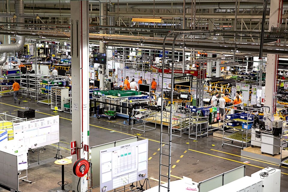 Produktionsstängningen, som berör omkring 2 700 anställda vid fabriken i Oskarshamn, ska vara under två veckor fram till och med den 6 april.