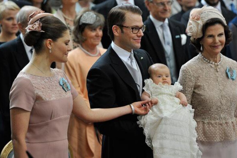 Kronprinsessan Victoria prins Daniel och drottning Silvia med prinsessan Estelle.